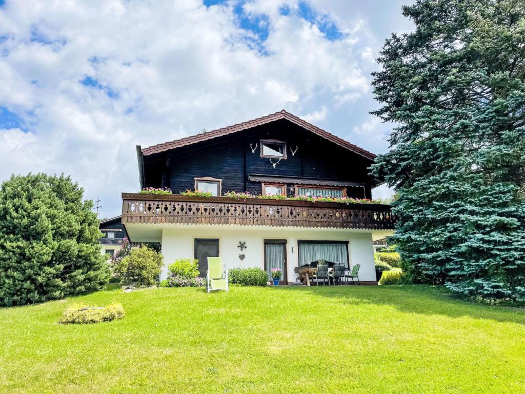 Κήπος έξω από το Apartment Am Hohen Bogen-25 by Interhome