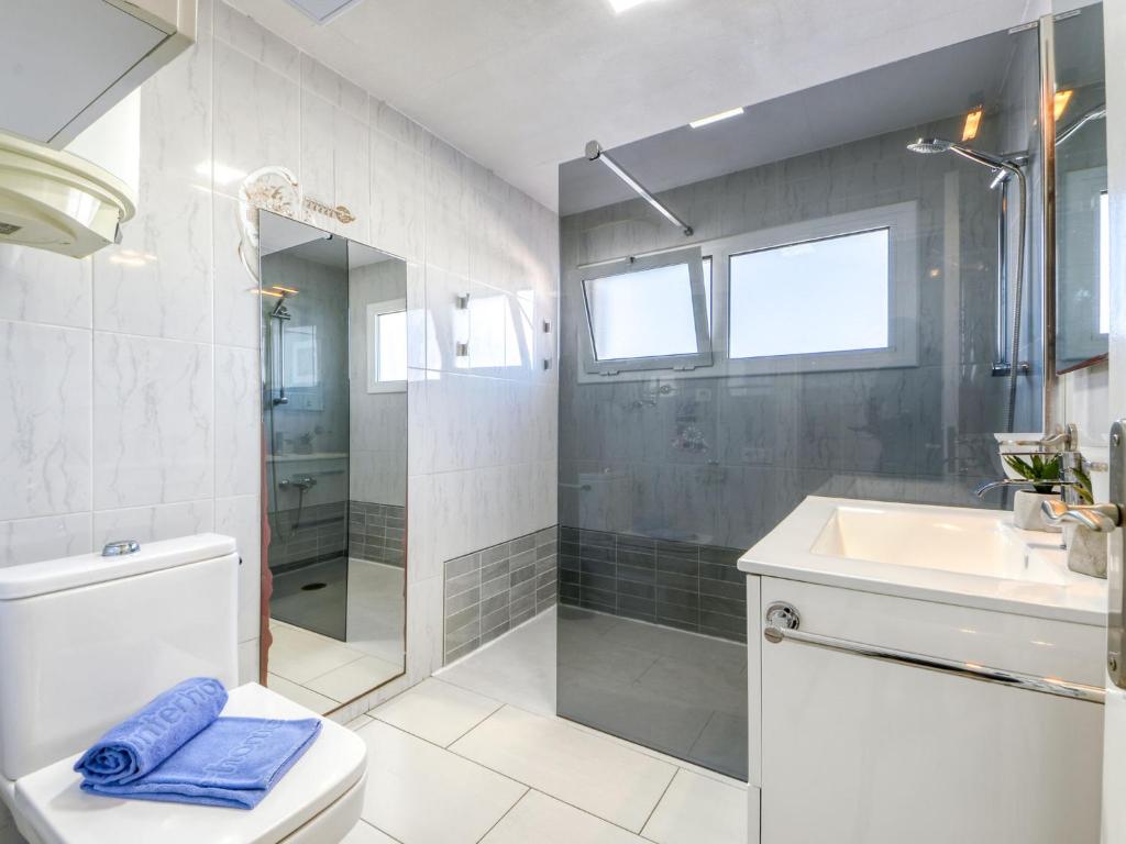 Kúpeľňa v ubytovaní Apartment Roses Holiday Center-21 by Interhome