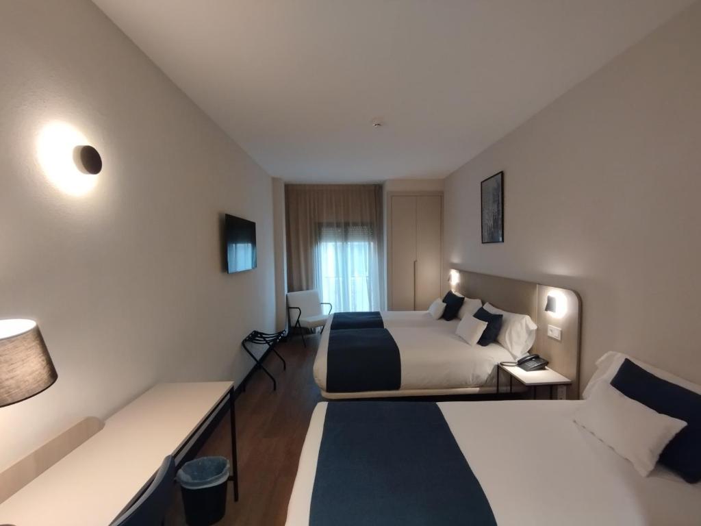 Postel nebo postele na pokoji v ubytování Hotel Don Jaime 54