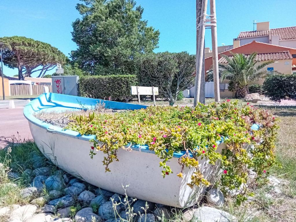 Bazén v ubytovaní Apartment Front de Mer-23 by Interhome alebo v jeho blízkosti