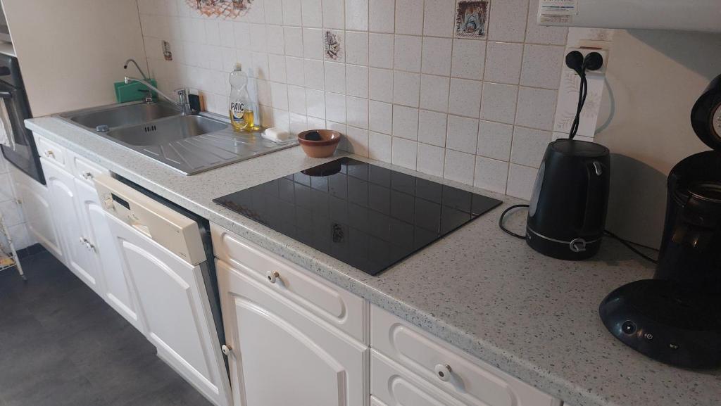 Kuchyňa alebo kuchynka v ubytovaní Belle maison 140 m2 à 15 mn de la mer 10 mn de Montpellier