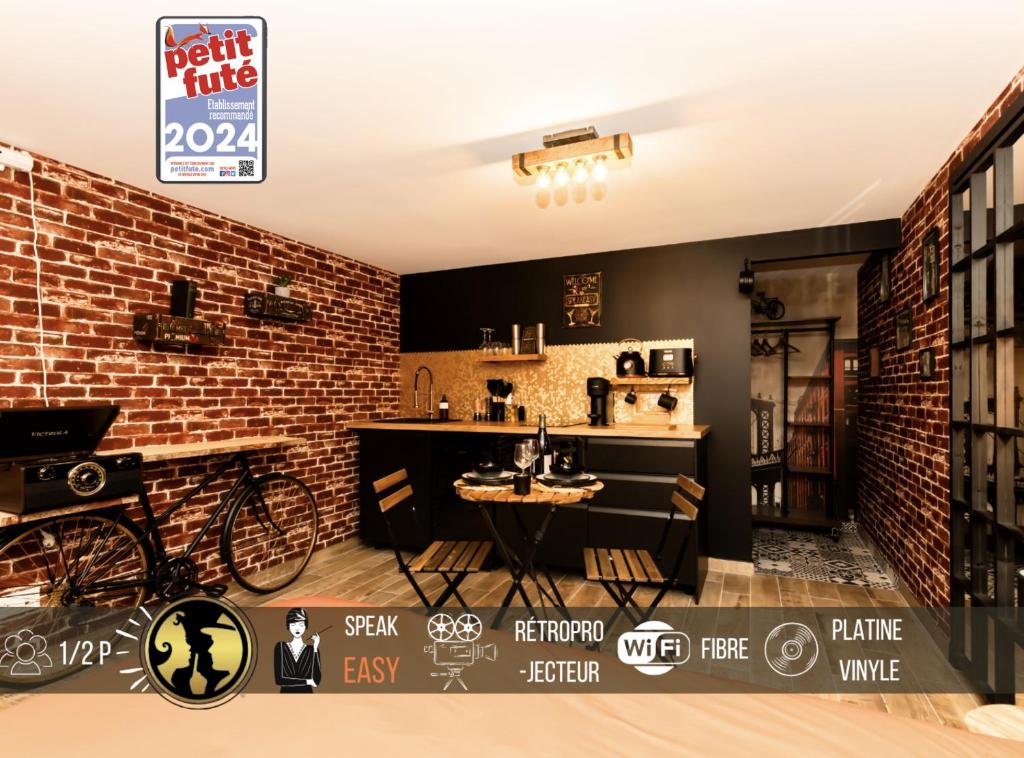 Η κουζίνα ή μικρή κουζίνα στο "The speakeasy" Pub new yorkais Centre ville - Idéal PRO - Wifi Fibre - Rétroprojecteur cinéma
