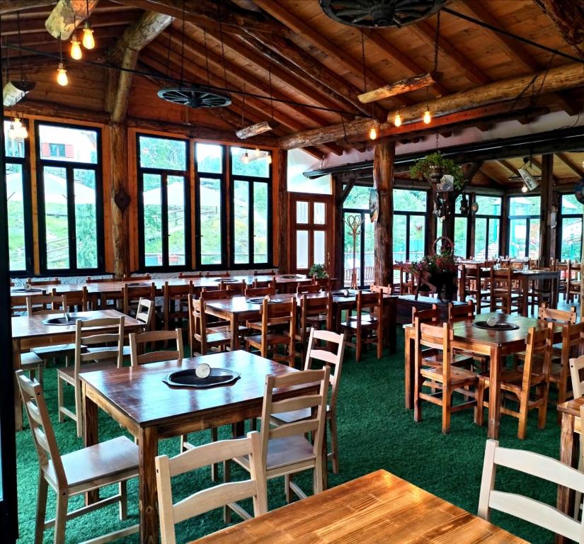 Restauracja lub miejsce do jedzenia w obiekcie Green Riviera Case Vacanza