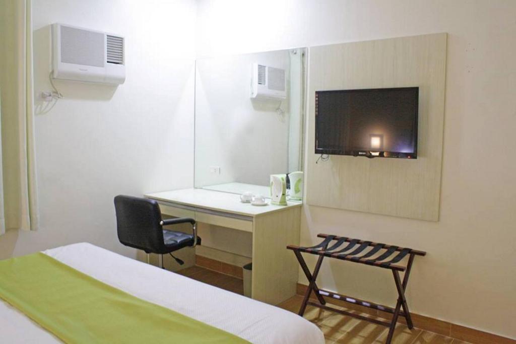 TV a/nebo společenská místnost v ubytování Hamersons Hotel Cebu