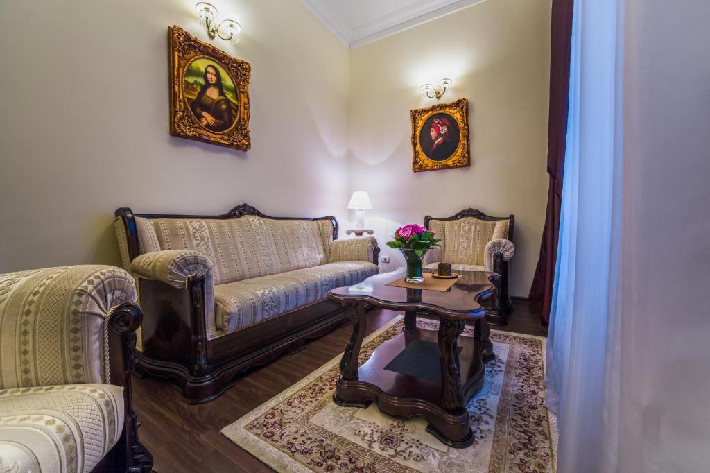 a living room with a couch and a table at Picasso Boutique Hotel in Arad