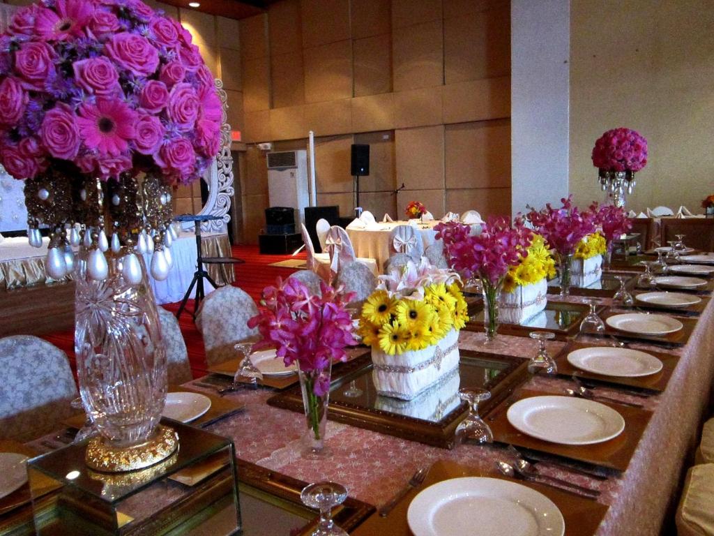 Makanan di atau berdekatan hotel