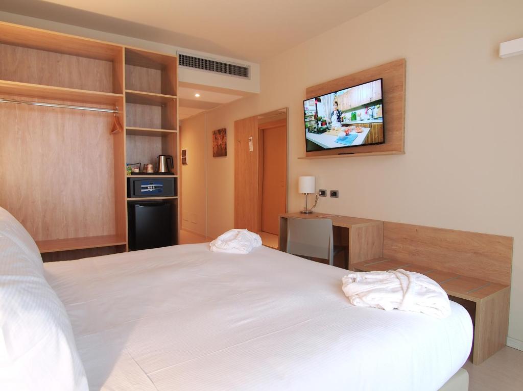 Postel nebo postele na pokoji v ubytování Tower Hotel Malpensa