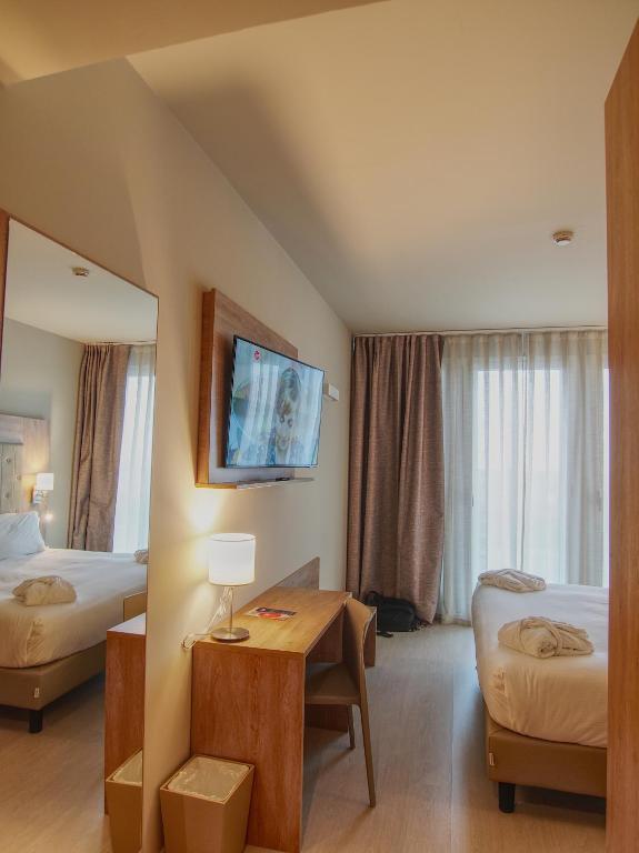 Postel nebo postele na pokoji v ubytování Tower Hotel Malpensa