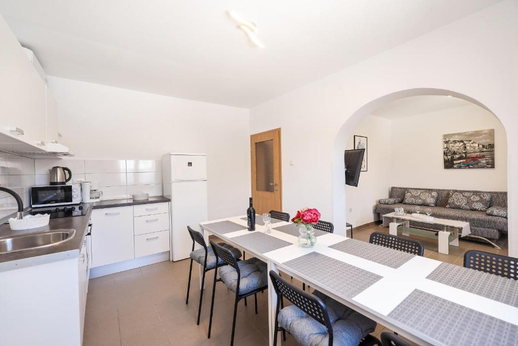 Kuchyňa alebo kuchynka v ubytovaní Apartments Feliks