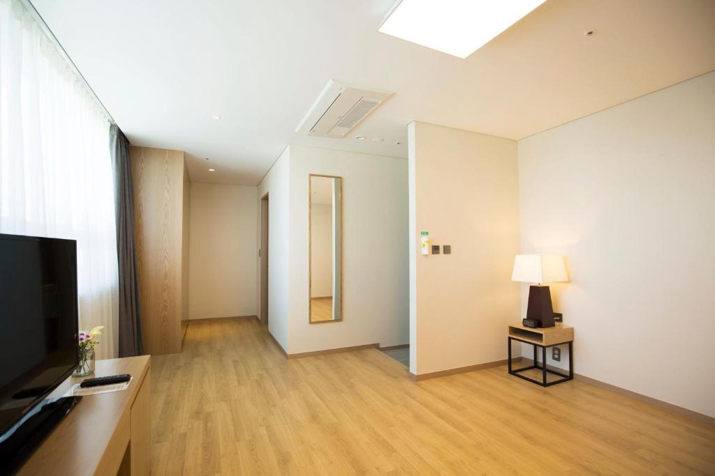 TV a/nebo společenská místnost v ubytování Best Western Haeundae Hotel