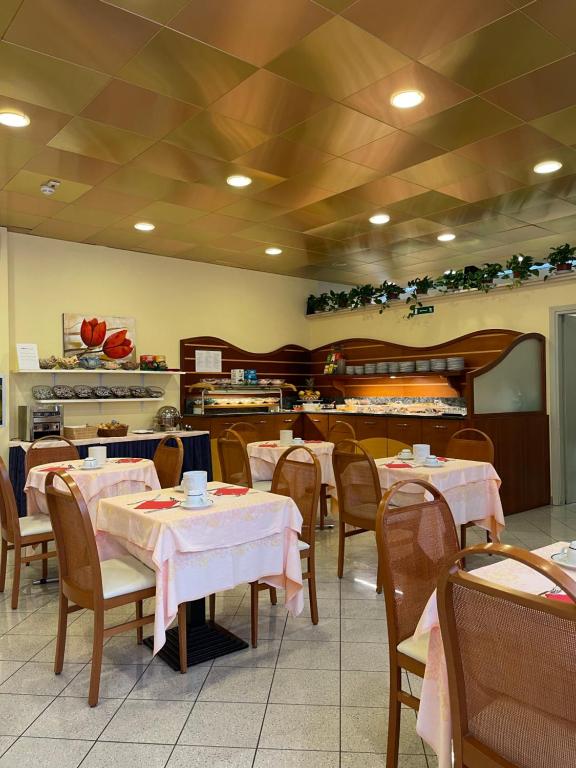 Restaurace v ubytování Aparthotel Pineda