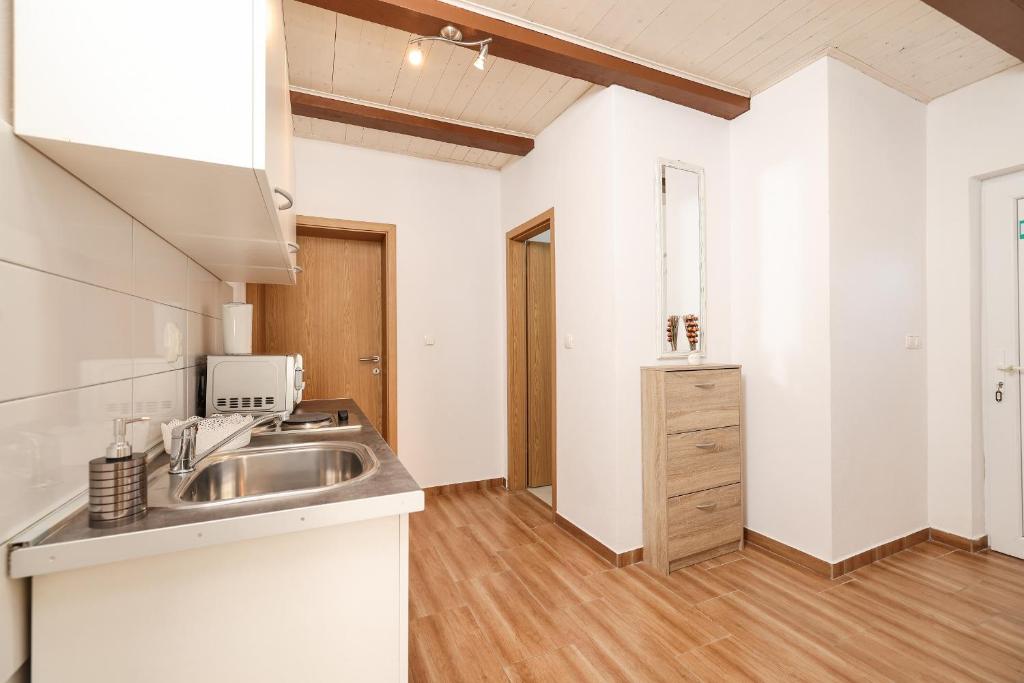 Kuchyňa alebo kuchynka v ubytovaní Apartments Feliks
