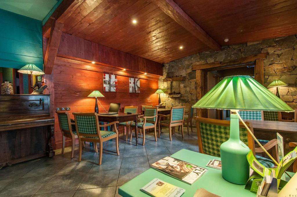 Posezení v ubytování Brit Hotel Florimont