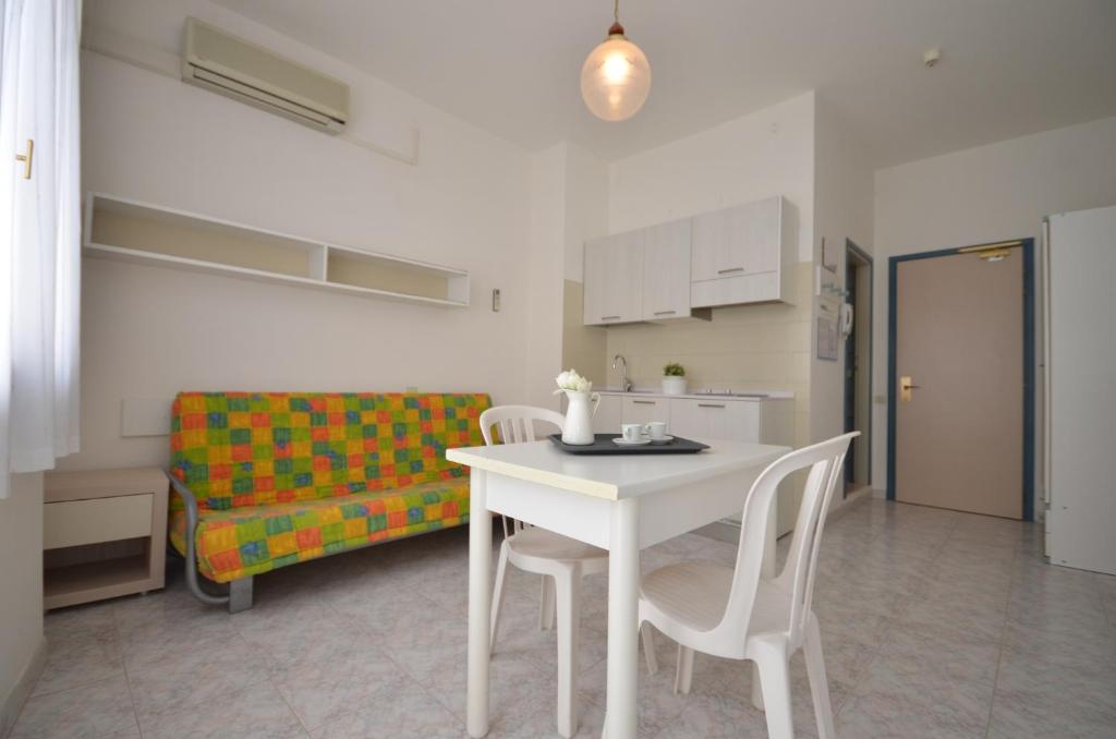 Kuchyň nebo kuchyňský kout v ubytování Aparthotel Pineda