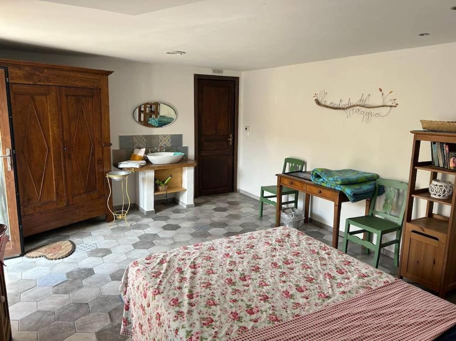 Χώρος καθιστικού στο Piccolo appartamento la custode del viaggio