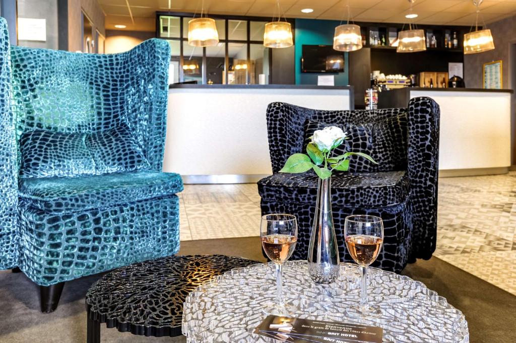 Posezení v ubytování Brit Hotel Le Galion & Spa