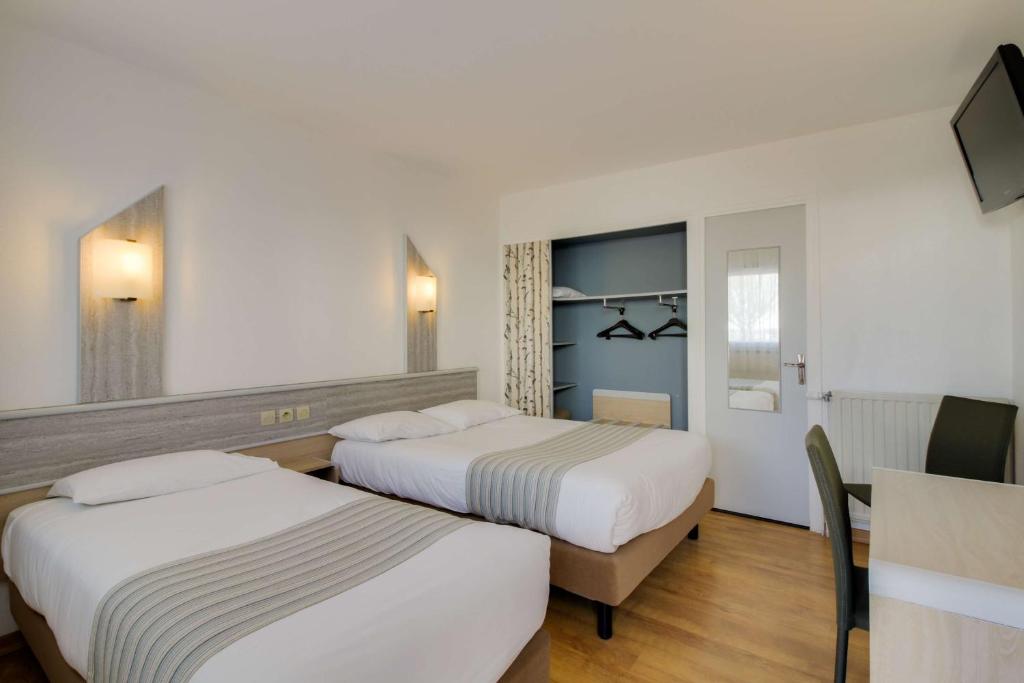 Postel nebo postele na pokoji v ubytování Brit Hotel Dijon Hermes