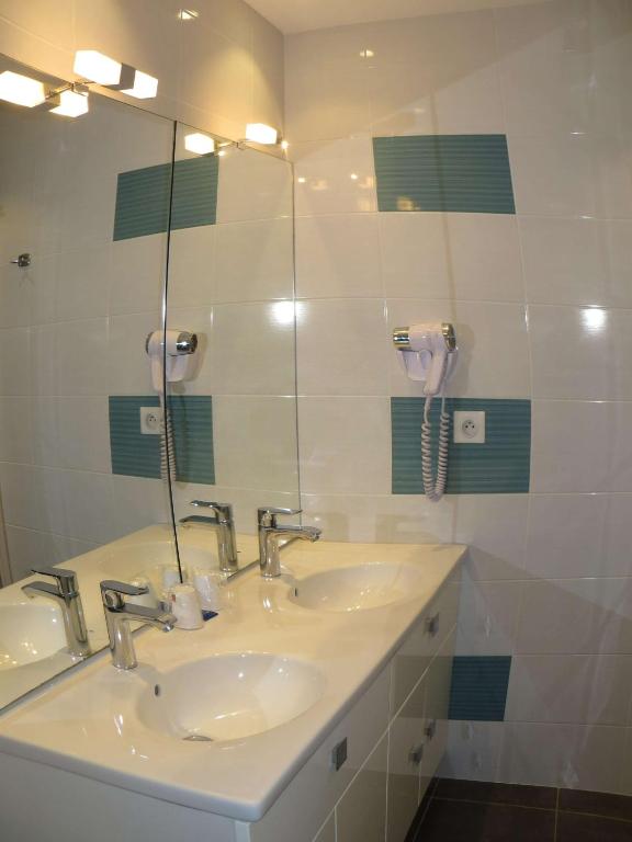 Koupelna v ubytování Brit Hotel Dijon Hermes