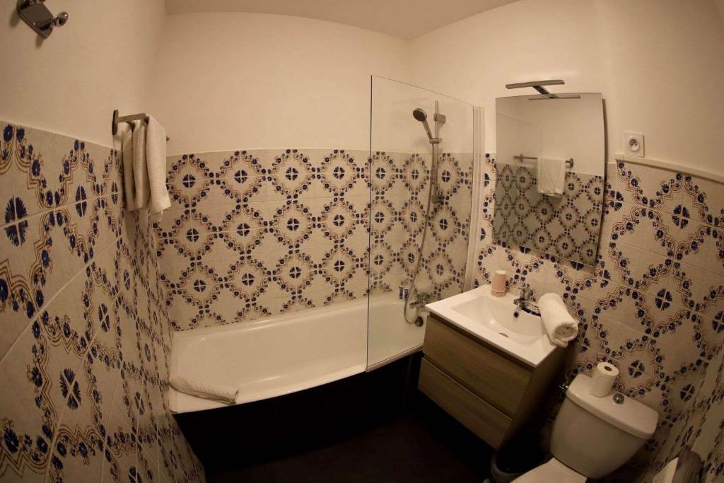 Koupelna v ubytování Brit Hotel le Cygne