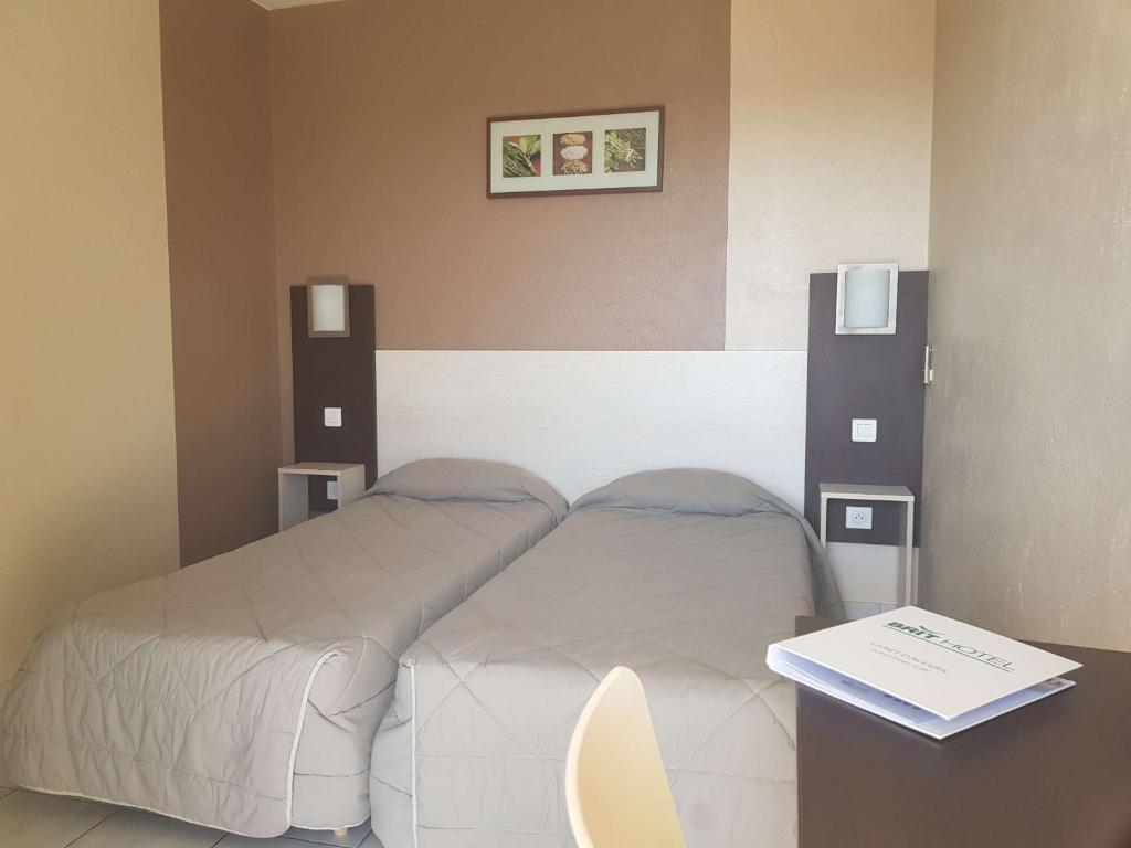 Postel nebo postele na pokoji v ubytování Brit Hotel Essentiel Sète / Balaruc