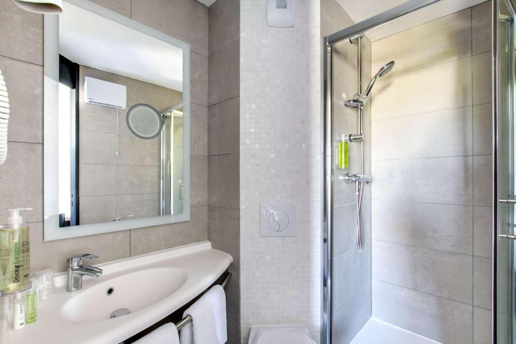 Koupelna v ubytování Brit Hotel Reims La Neuvillette