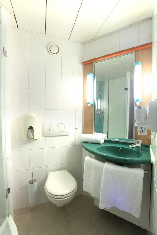 Koupelna v ubytování Brit Hotel Calais