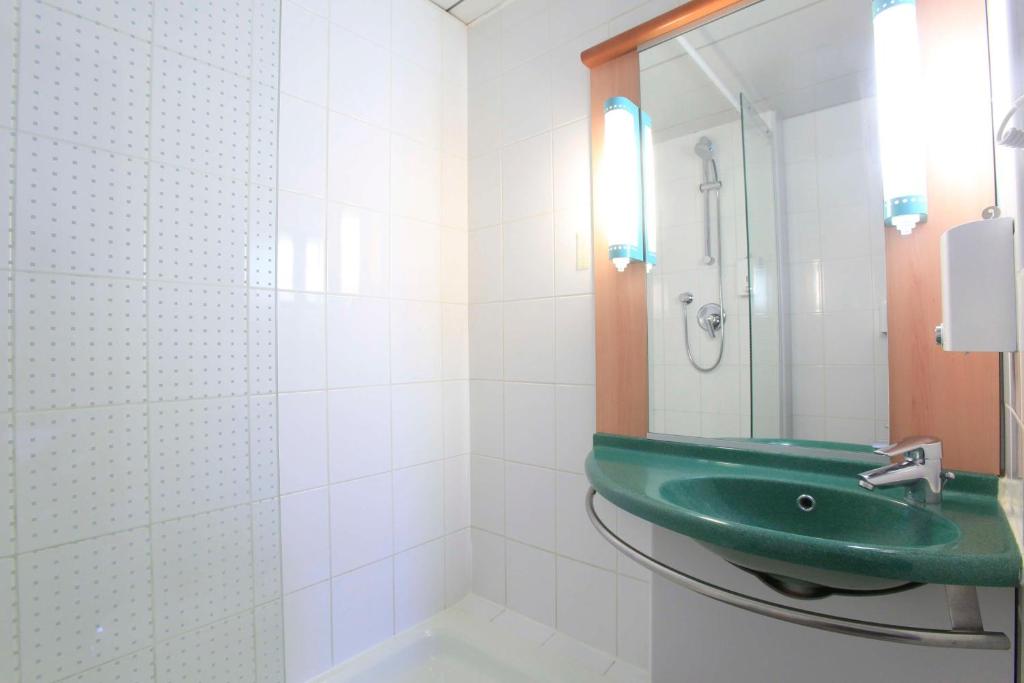 Koupelna v ubytování Brit Hotel Calais