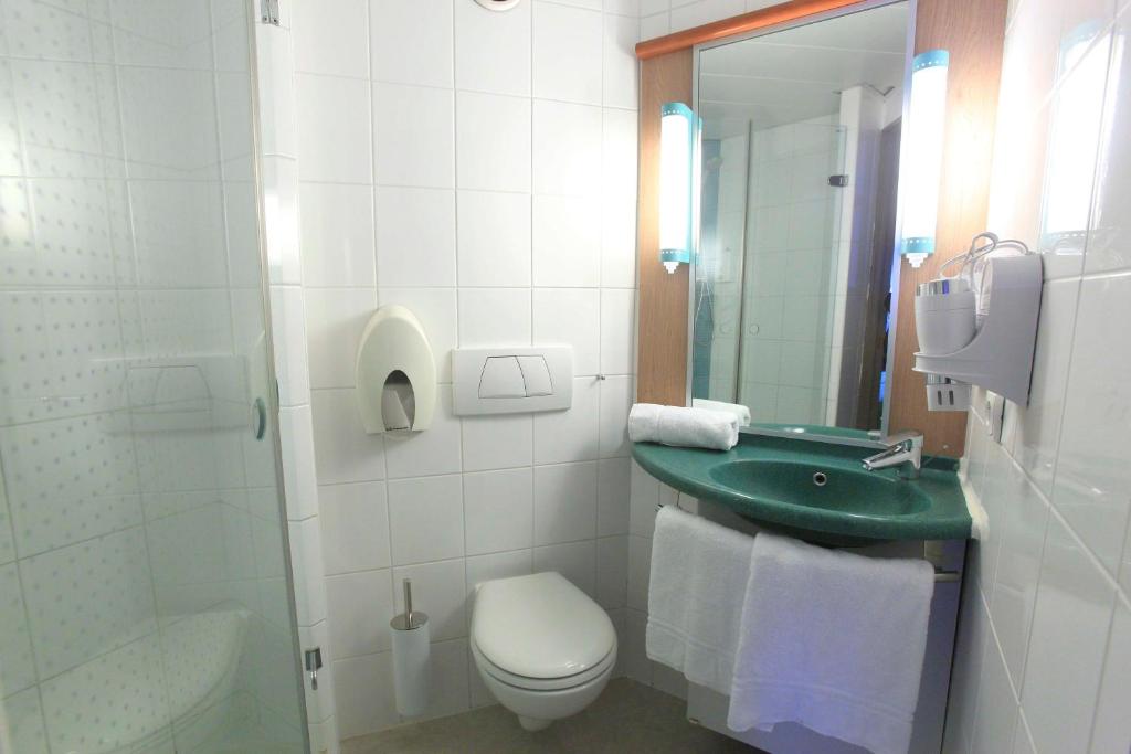 Koupelna v ubytování Brit Hotel Calais