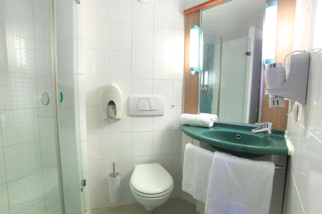 Koupelna v ubytování Brit Hotel Calais