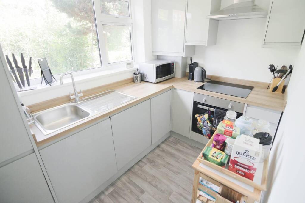Secluded Central 2 Bed Flat, StratforduponAvon (updated prices 2024)