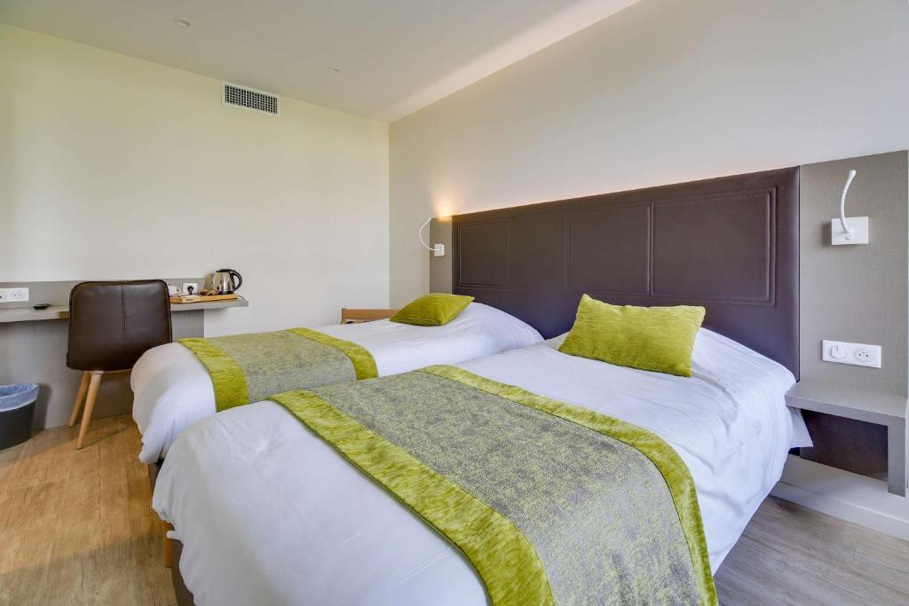 Brit Hotel Confort Saint-Dizier - Habitación Familiar (2 Adultos + 1 Niño)