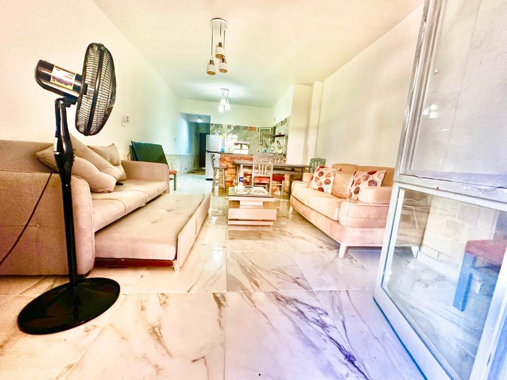 Posezení v ubytování Duplex Luxury 3 Rooms Villa El Karma Sidi Abdelrahman Families ONLY