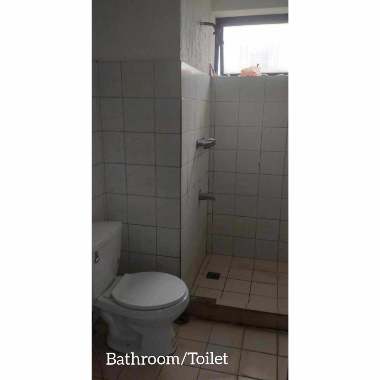 Koupelna v ubytování Mang Ben Dormitory Pasay