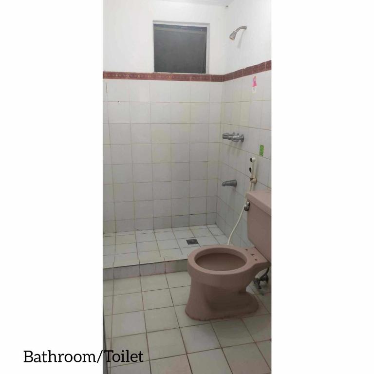Koupelna v ubytování Mang Ben Dormitory Pasay