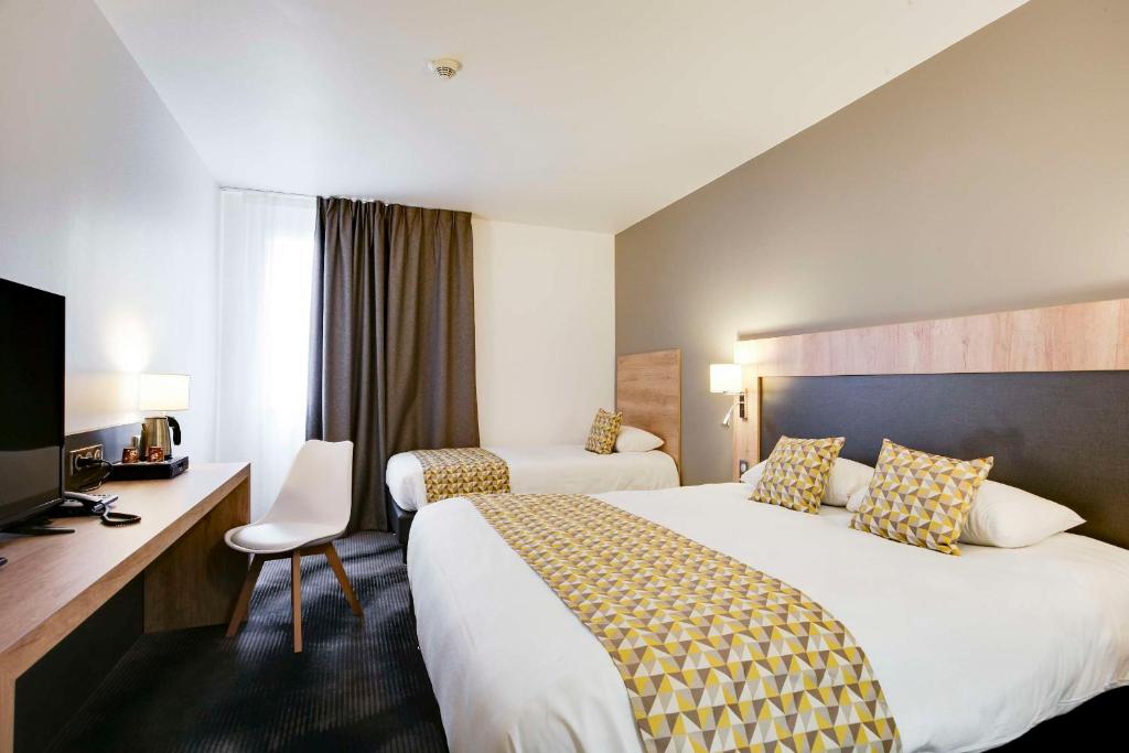 Brit Hotel Confort Loches - Driepersoonskamer