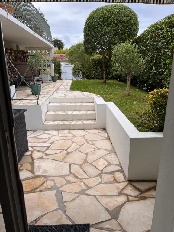 Photo de la galerie de l'établissement Charmant petit appartement avec sa terrasse privée, à Bayonne