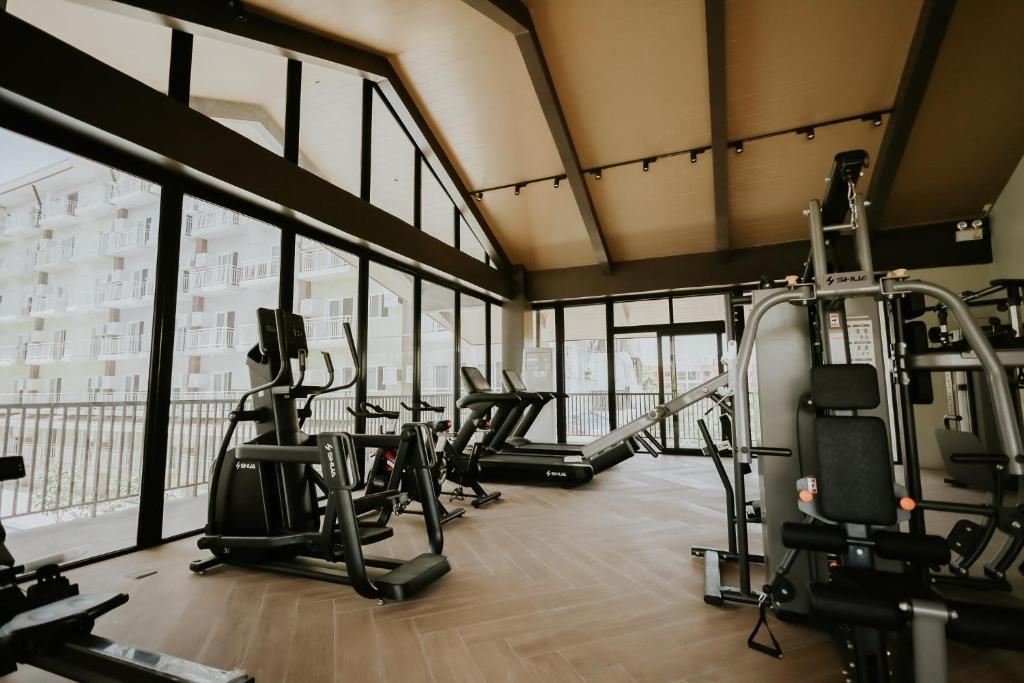 Fitness centrum a/nebo fitness zařízení v ubytování Amani Grand #332, Near Mactan Airport,Fast WIFI, Netflix & Pool