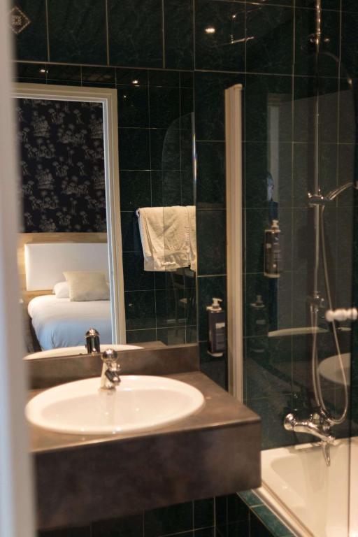 Brit Hotel Privilège Le Royal - Centre Gare - Comfort Double Or Twin Room