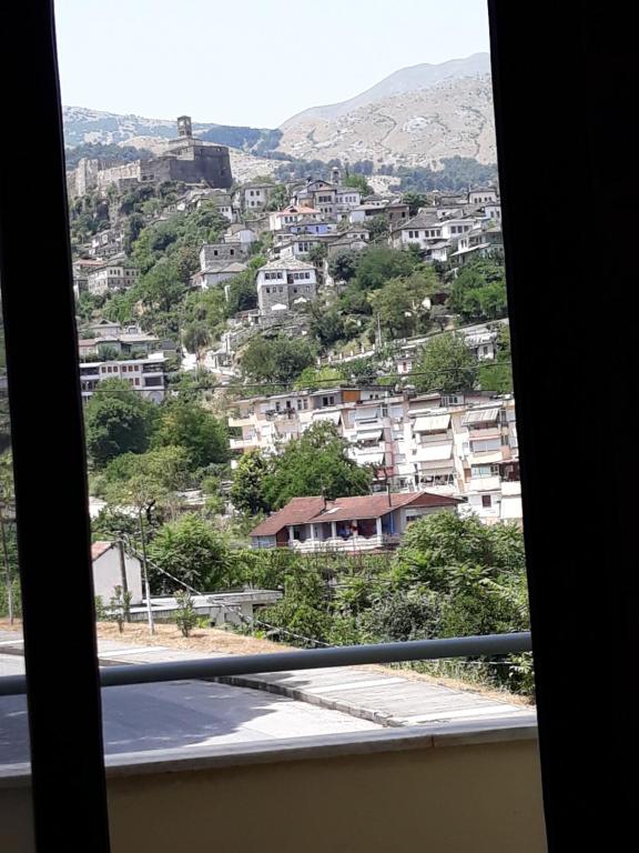 Nespecifikovaný výhled na hory nebo výhled na hory při pohledu z hotelu