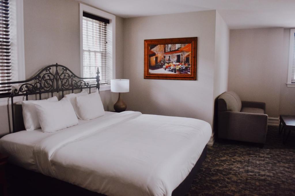 Normandy Farm Hotel & Conference Center - 