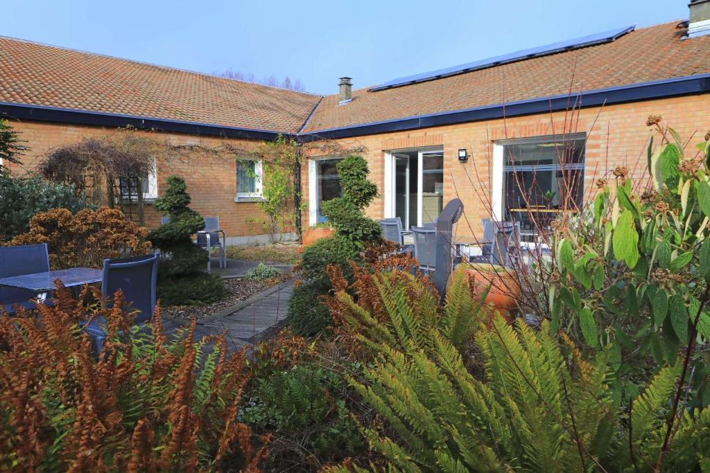 Zahrada ubytování Brit Hotel Le Polder