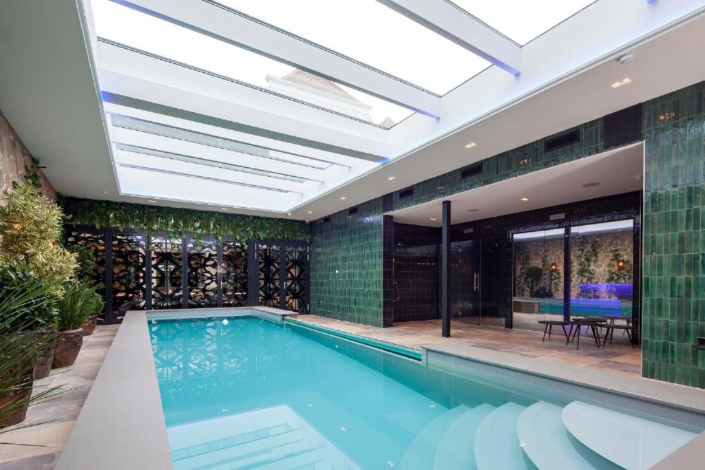 Bazén v ubytování Boutique Hotel Jersey nebo v jeho okolí
