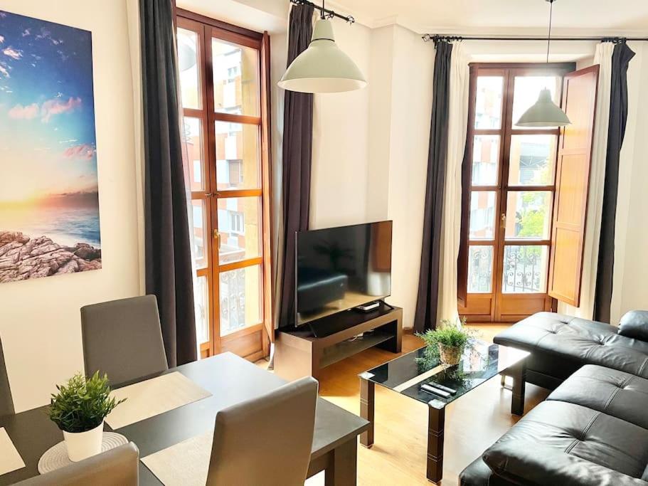 a living room with a couch and a table at Apto La Muralla Centro - Playa in Gijón