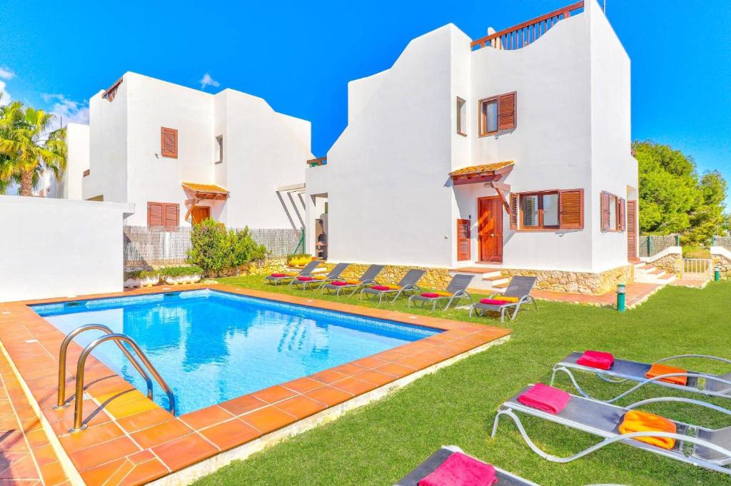 an image of a villa with a swimming pool at Villa Mar Egos by Villa Plus in Cacla D'or