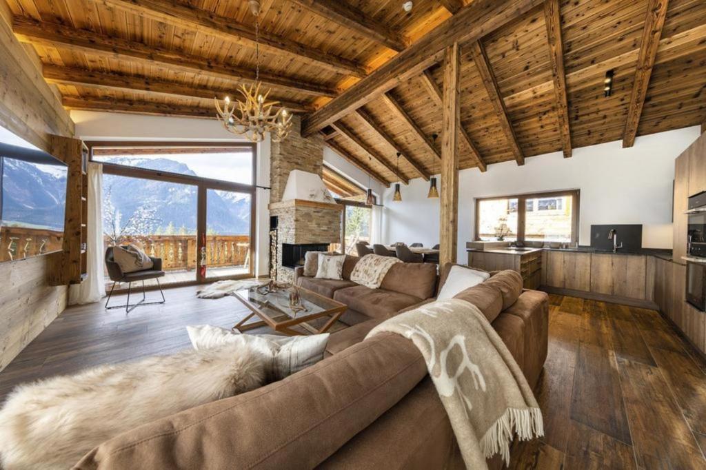 a large living room with a couch and a table at Nationalpark Chalet Hoher Sonnblick in Neukirchen am Großvenediger