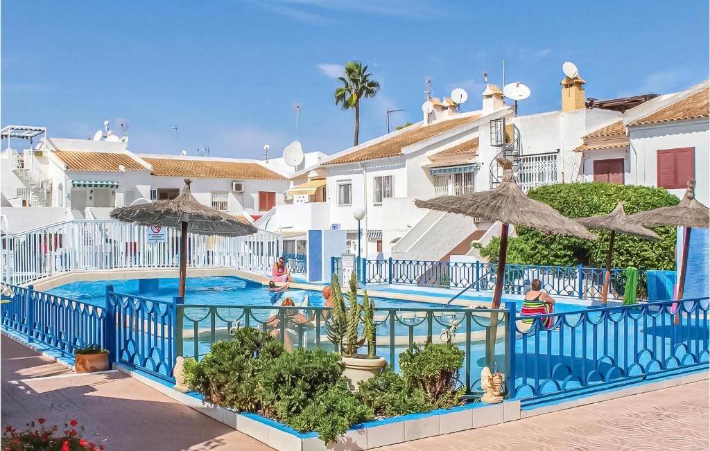 Bazén v ubytovaní 1 Bedroom Nice Apartment In Torrevieja alebo v jeho blízkosti