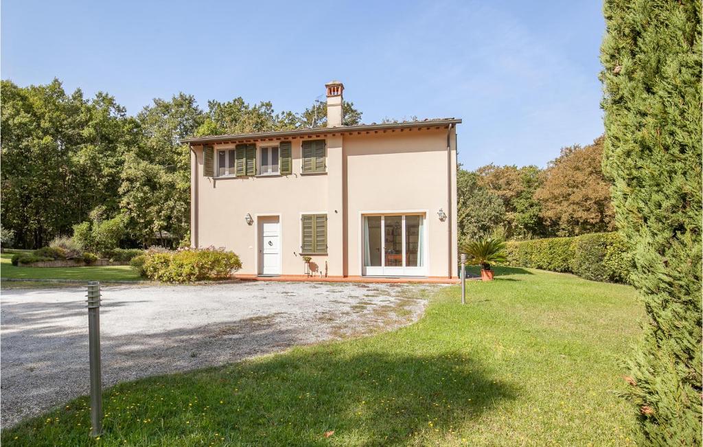 Vonkajšia záhrada v ubytovaní Cozy Home In Pontedera Pi With Wifi