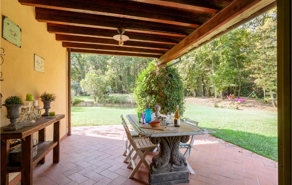Vonkajšia záhrada v ubytovaní Cozy Home In Pontedera Pi With Wifi