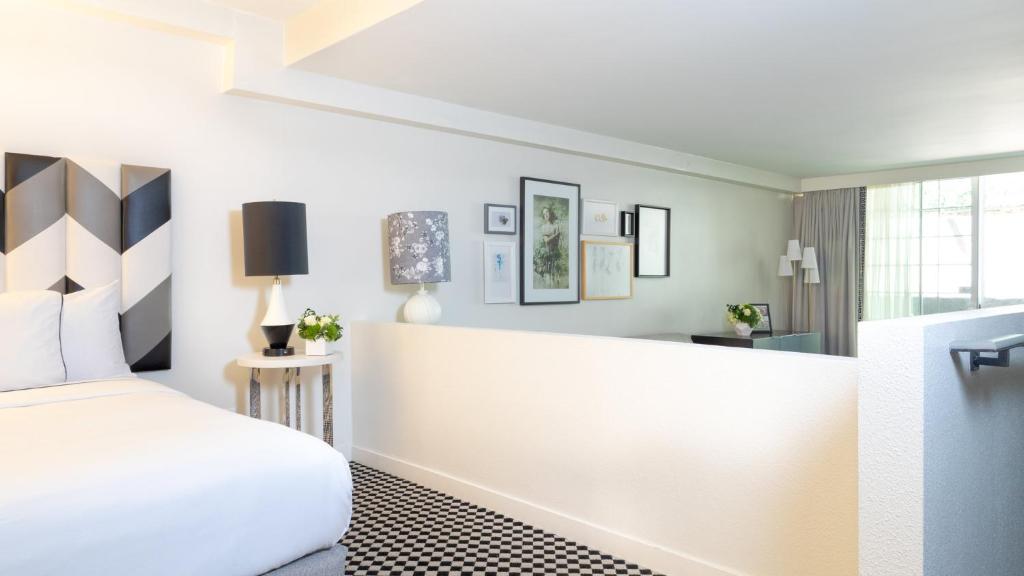 Chamberlain West Hollywood - ADA Premier King Suite With Roll-in Shower