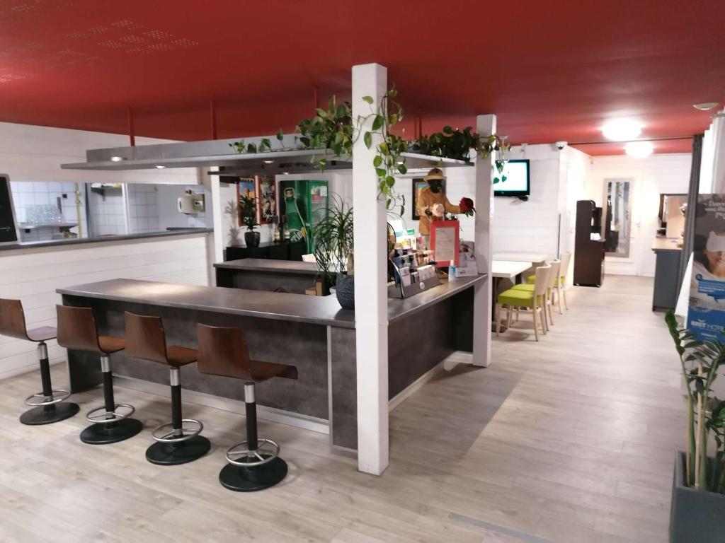 Saló o bar de Brit Hotel Essentiel Albi Parc des Expos